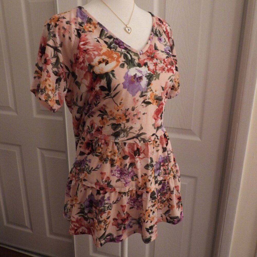 AVA & VIV Floral V-Neck Tiered Pink Blouse - Picture 3 of 8